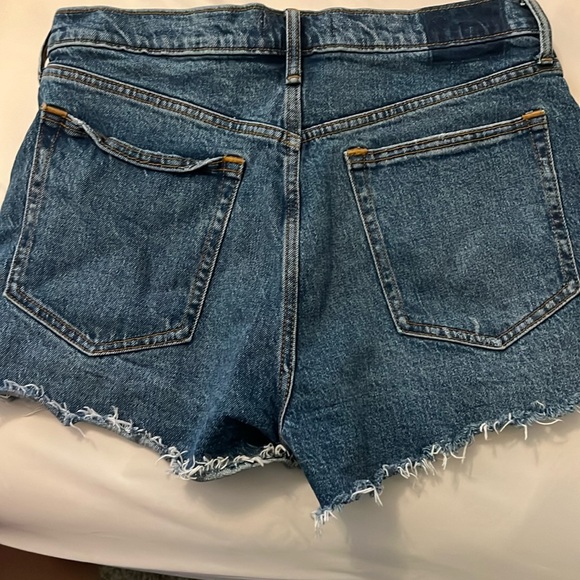 Abercrombie- The Mom Short- high rise. Size 30/10 - Picture 2 of 3